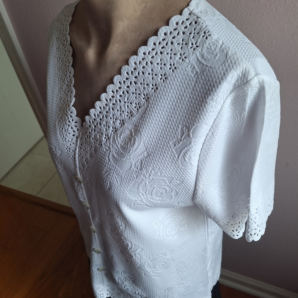 Chances R white PL Eyelet top - Picture 4 of 12
